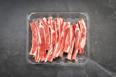 LAMB RIBLETS .