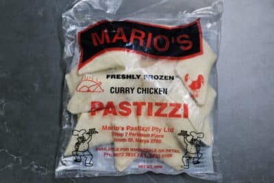 CURRY CHICKEN PASTIZZI
